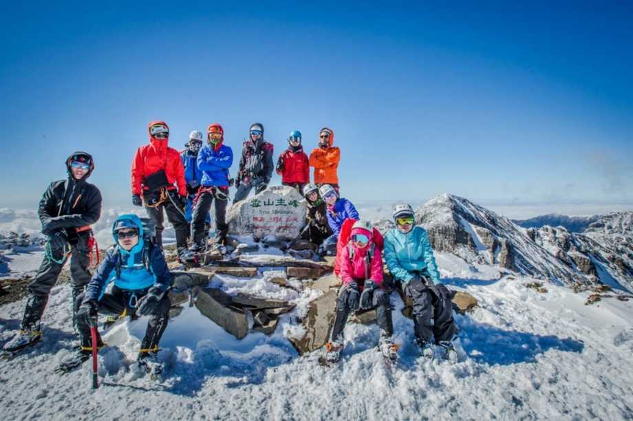 我想像中雪山登頂很帥的照片（網路抓圖）